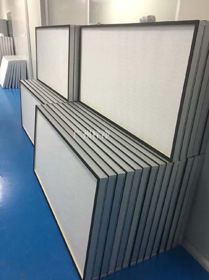ULPA級超高效空氣過濾器適用于10000級-100級潔凈系統(tǒng)，空調(diào)系統(tǒng)，因此產(chǎn)品已廣泛應(yīng)用于電子、微電子、半導(dǎo)體、光器件、生物和醫(yī)藥線路、照相機和光學(xué)儀器、精密機械等多個領(lǐng)域。