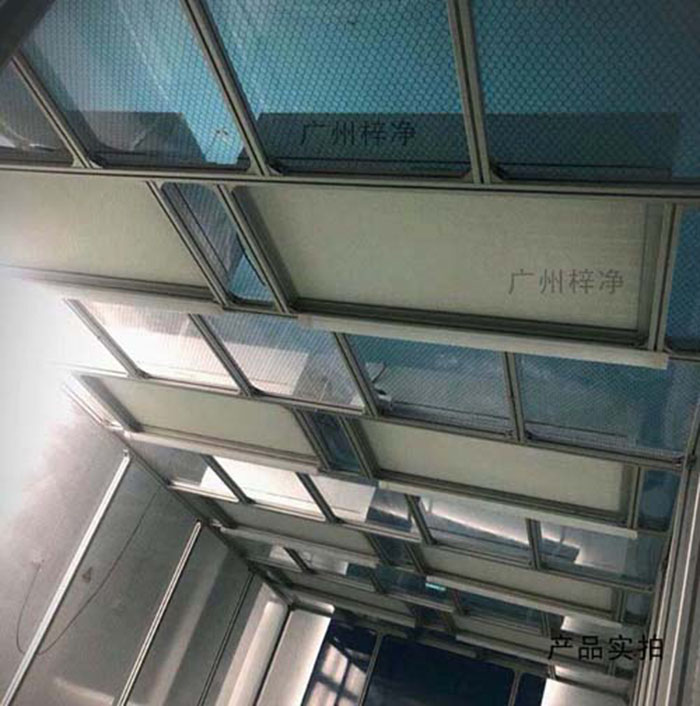 潔凈棚里面的高效過濾器是根據(jù)現(xiàn)場環(huán)境：現(xiàn)場環(huán)境對高效過濾器的性能有一定影響。如空氣質(zhì)量較差、塵埃較多的情況下，高效過濾器的更換周期應(yīng)適當(dāng)縮短。