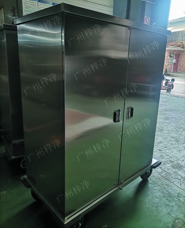 一次性物品電動轉(zhuǎn)運車采用304拉絲不銹鋼板面板厚度：≥1.2mm,表面作拉絲亞光處理。